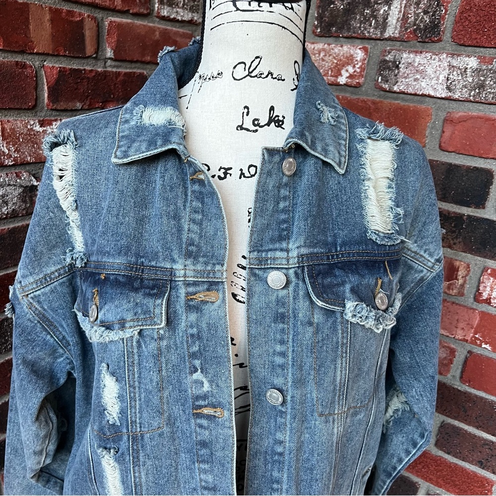 FOREVER 21 DISTRESSED JEAN JACKET SIZE SMALL - Picture 2 of 12